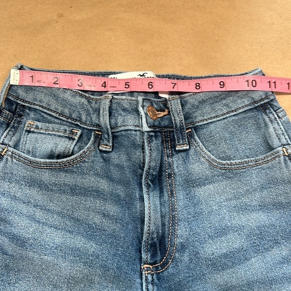 Hollister Curvey High Rise Mom Skinny Jean Sz OOL/W23L29 - Picture 3 of 13